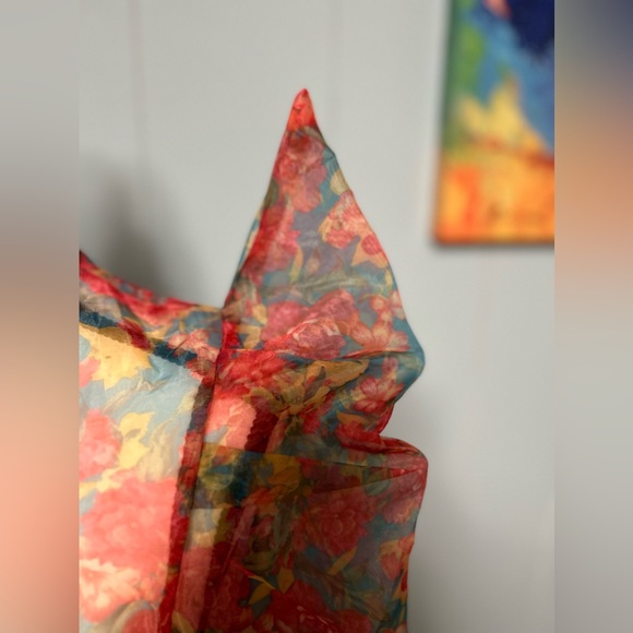 Sheer pointy puff sleeve floral blouse - Picture 7 of 9